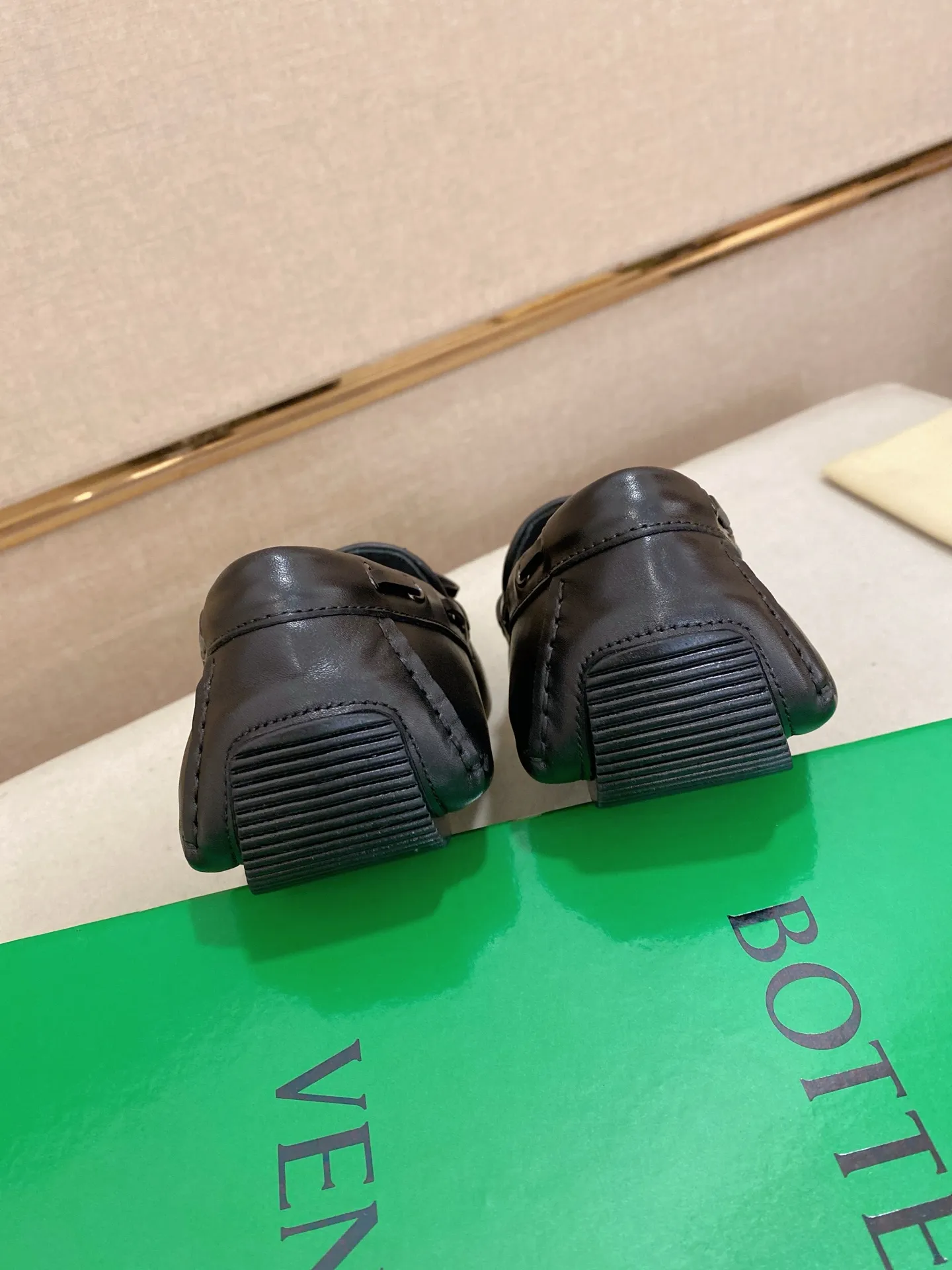 Men's shoes 💰 400💰 (Niu Li + Niu Pad) [BV] latest hot style‼ ️Casual men's shoes, uppers imported first-layer cowhide ➕Full imported cowhide lining✔️Exquisite workmanship, excellent foot feel, special rubber soles✔️, cool and fashionable, the latest fashion, fashionable outsole, hurry up. Code number: 38-44 (can be customized to 37.45, non-refundable)